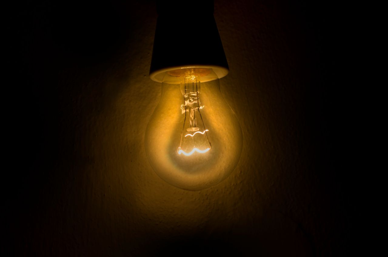 flickering bulb light